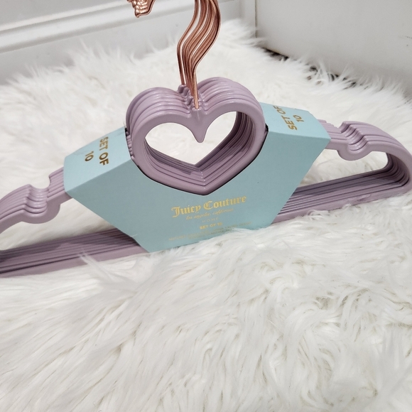 🔹️Juicy Couture🔹️Shoulder Space Saving Heart Top Set of 10 Hangers- purple - Picture 4 of 6